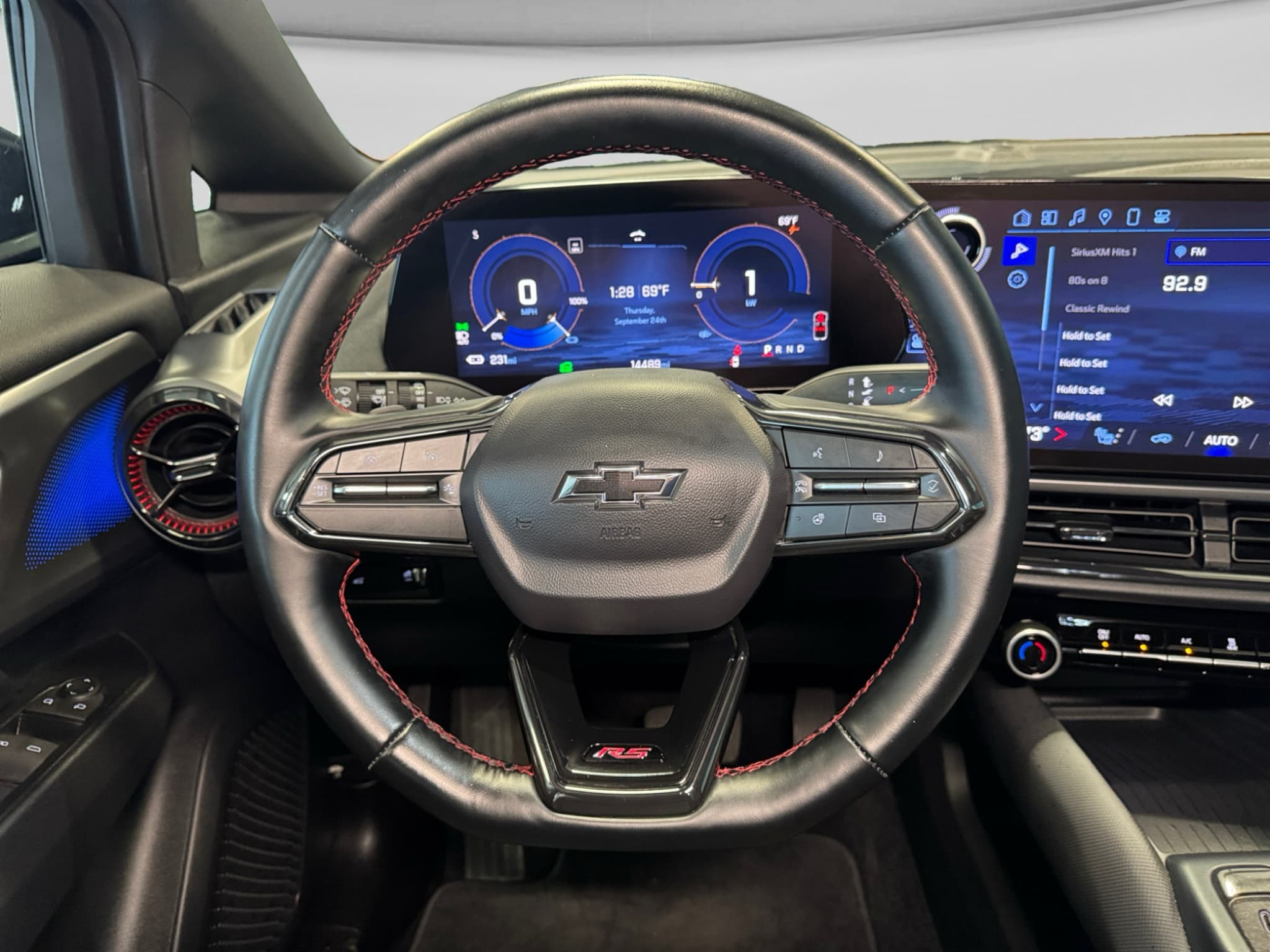 2024 Chevrolet Equinox EV view 9