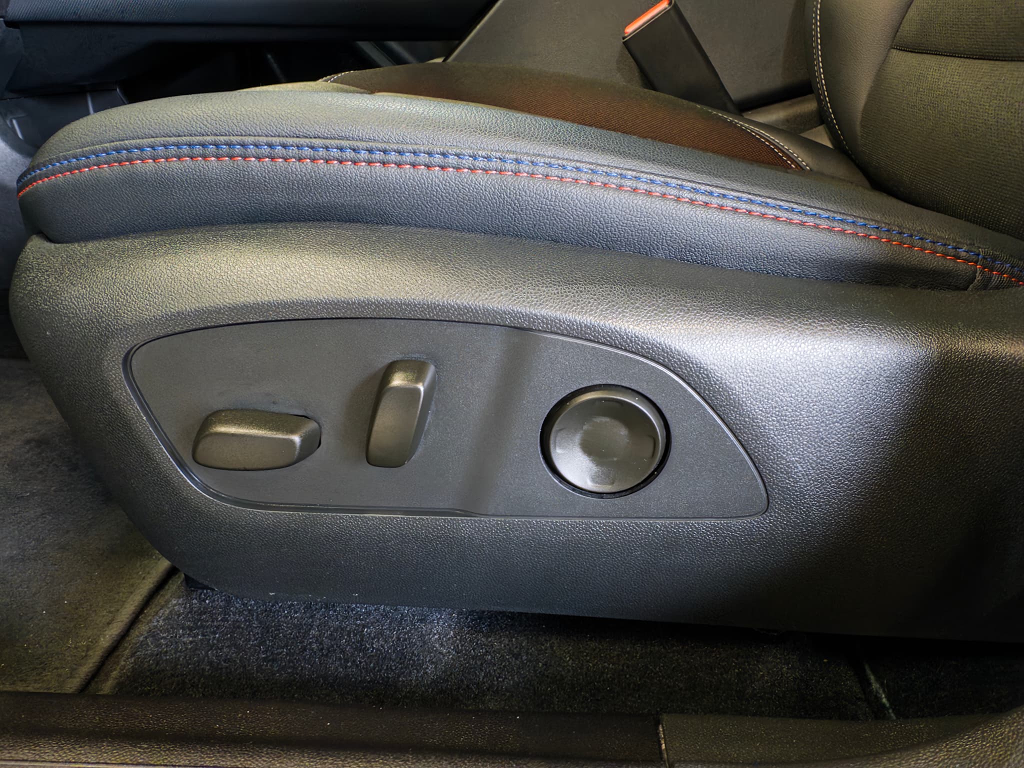 2024 Chevrolet Equinox EV view 7