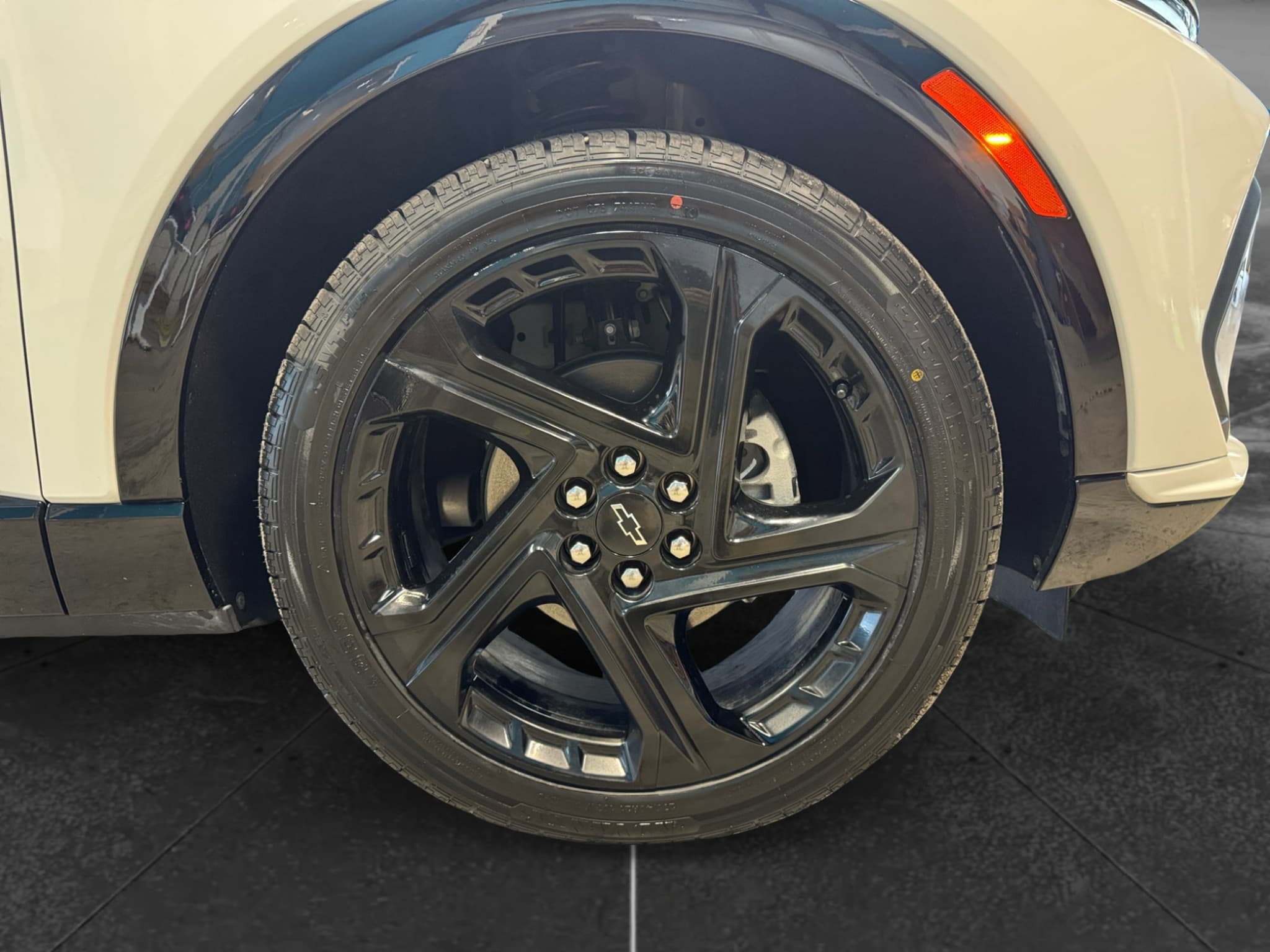 2024 Chevrolet Equinox EV view 33