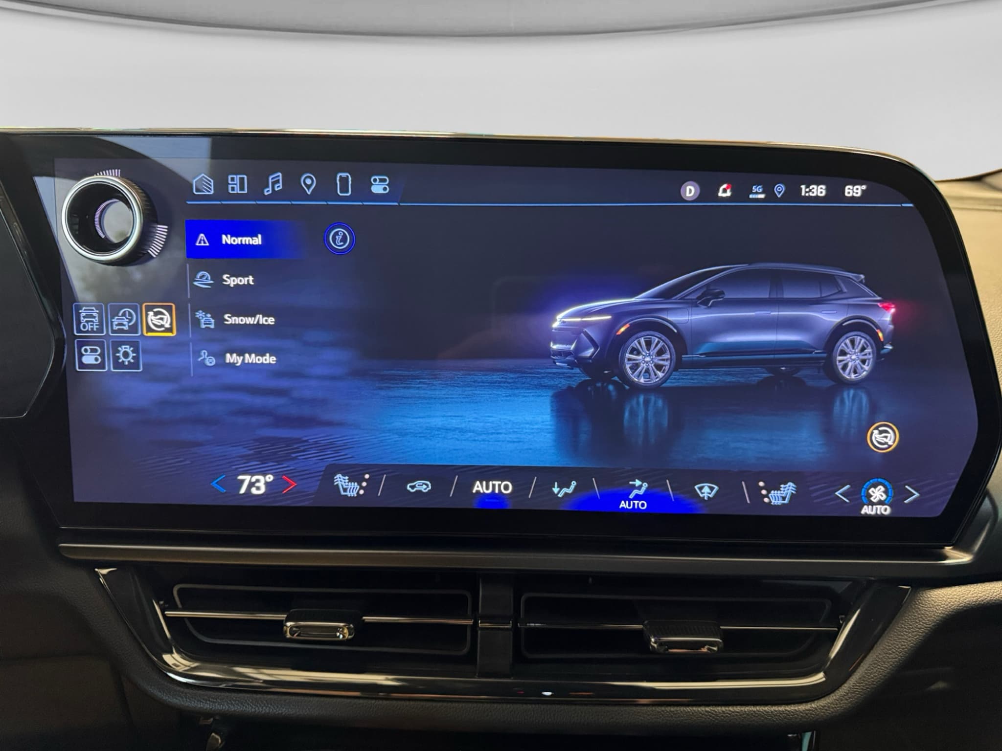 2024 Chevrolet Equinox EV view 12