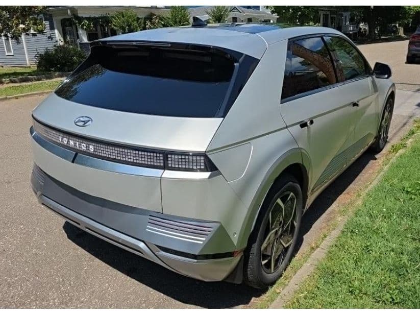 2024 Hyundai IONIQ 5 view 3