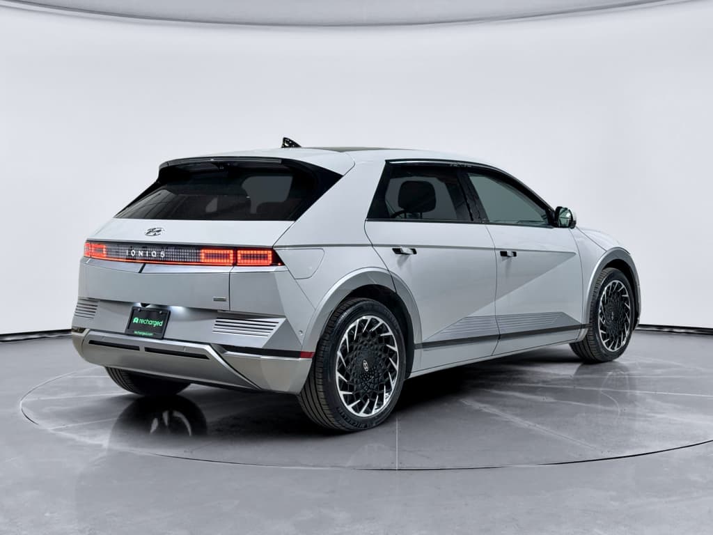 2024 Hyundai IONIQ 5 view 3