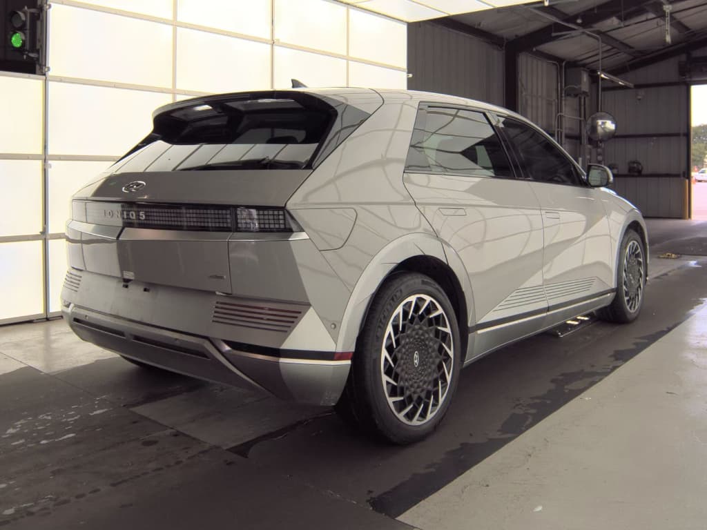 2024 Hyundai IONIQ 5 view 3