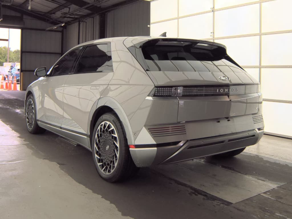 2024 Hyundai IONIQ 5 view 4