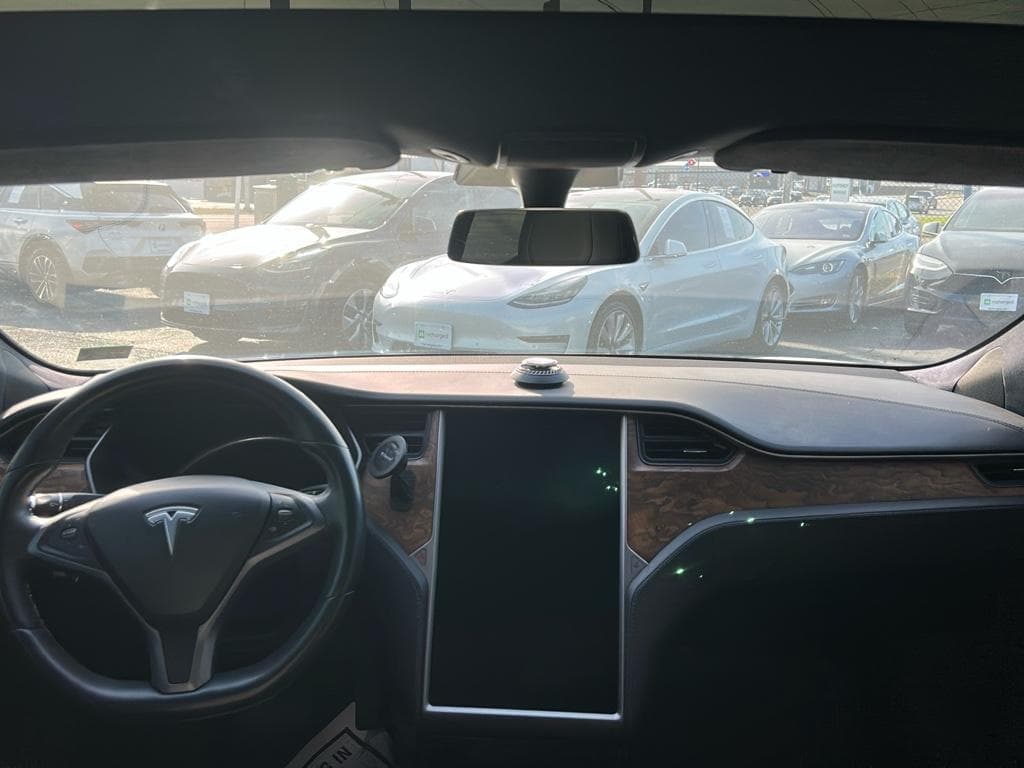 2018 Tesla Model S view 12