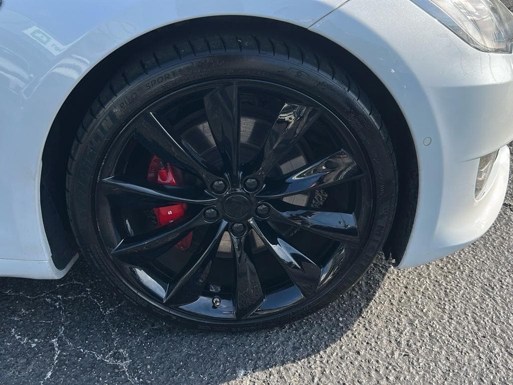 2018 Tesla Model S view 28