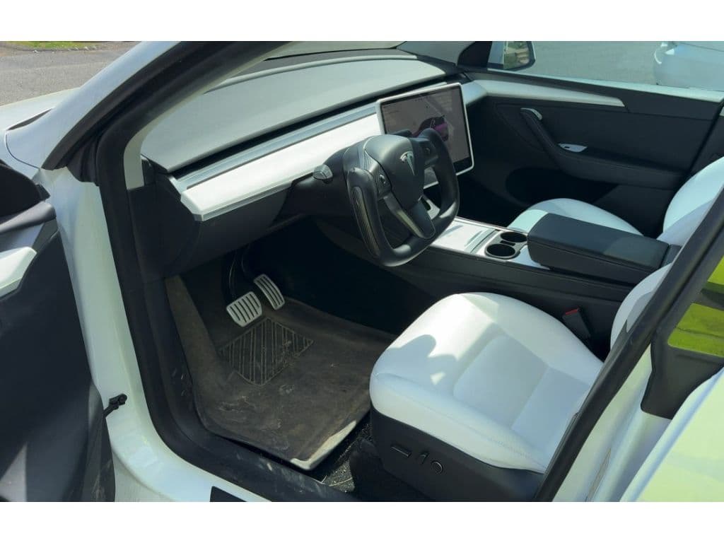 2024 Tesla Model Y view 5