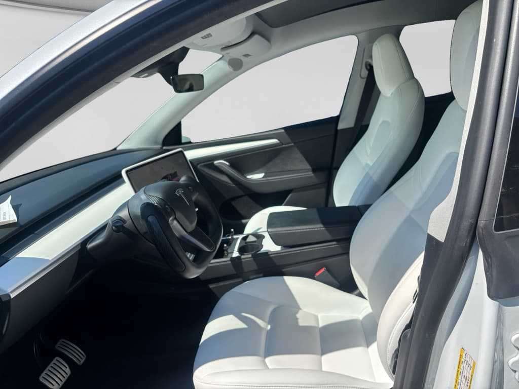 2024 Tesla Model Y view 5