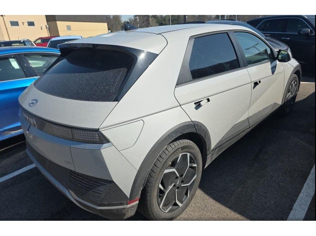 2024 Hyundai IONIQ 5 view 3