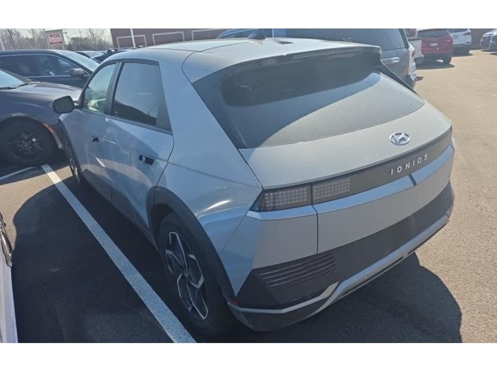 2024 Hyundai IONIQ 5 view 4