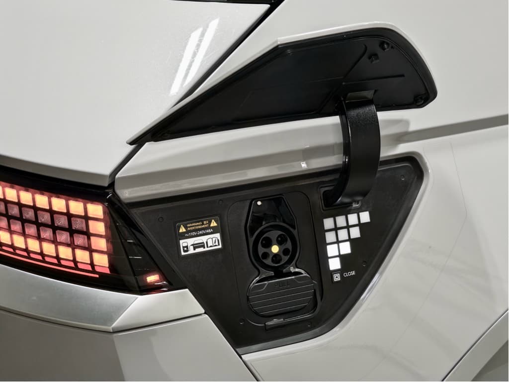 2024 Hyundai IONIQ 5 view 5