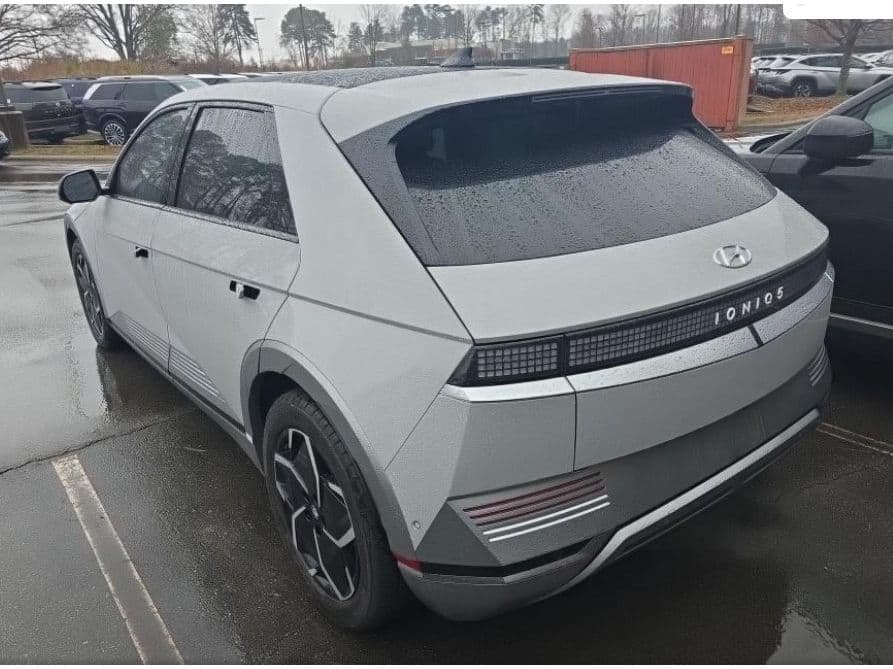 2024 Hyundai IONIQ 5 view 3