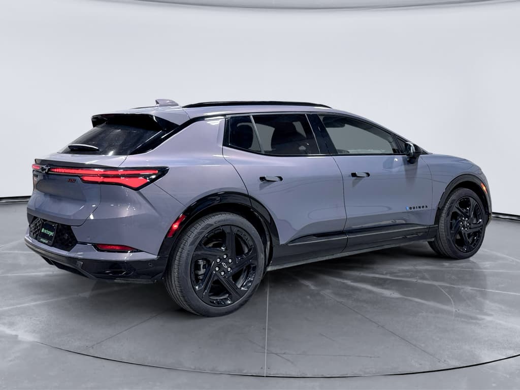 2024 Chevrolet Equinox EV view 3