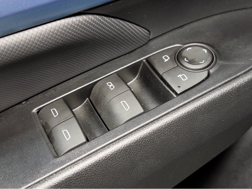 2024 Chevrolet Equinox EV view 7