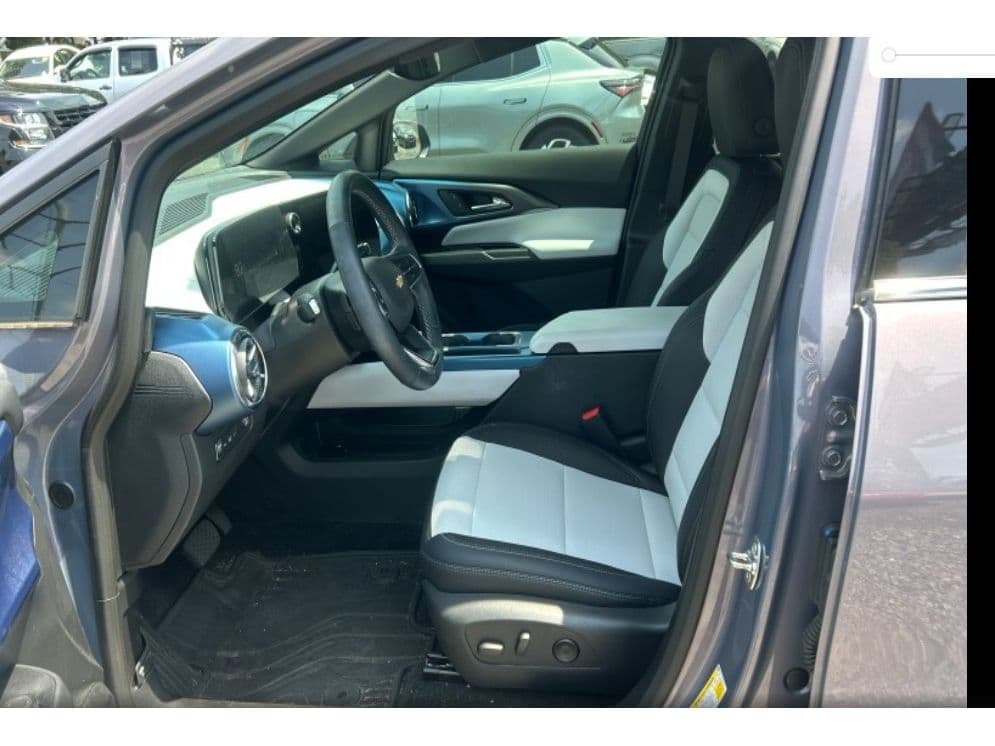 2024 Chevrolet Equinox EV view 5