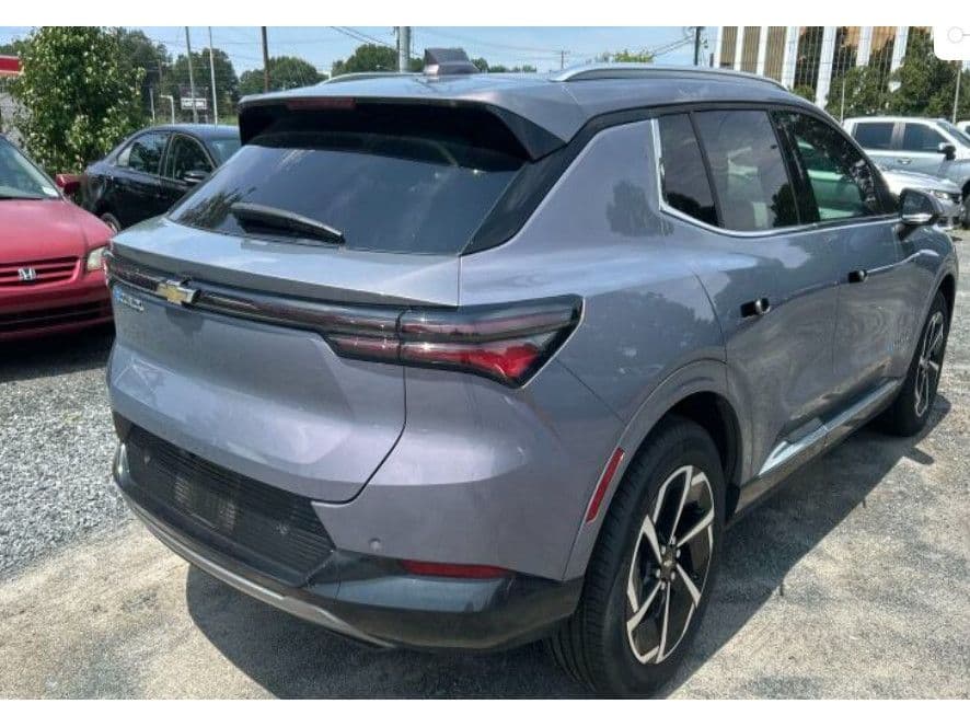 2024 Chevrolet Equinox EV view 3