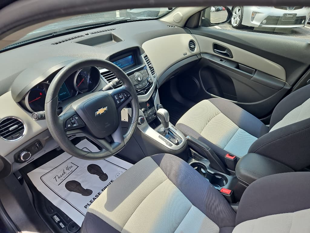 2013 Chevrolet Cruze view 6
