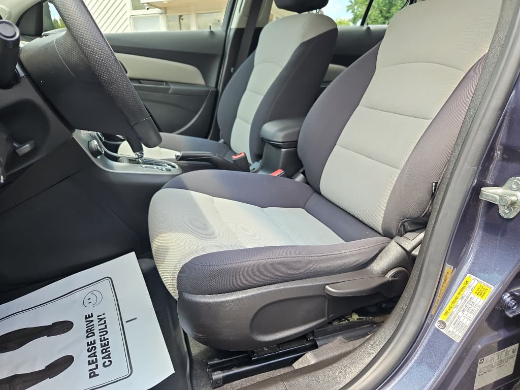 2013 Chevrolet Cruze view 5