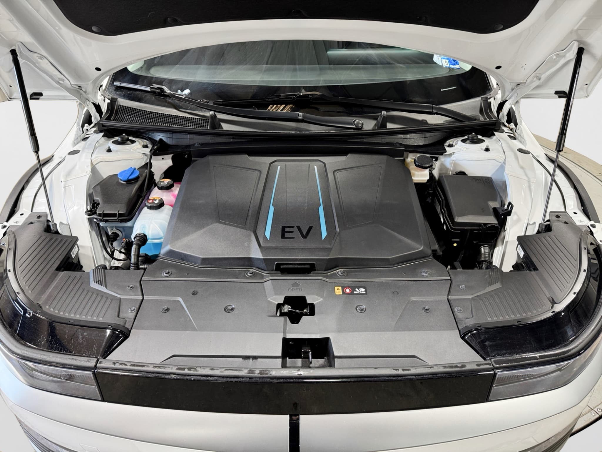 2024 Hyundai IONIQ 5 view 25