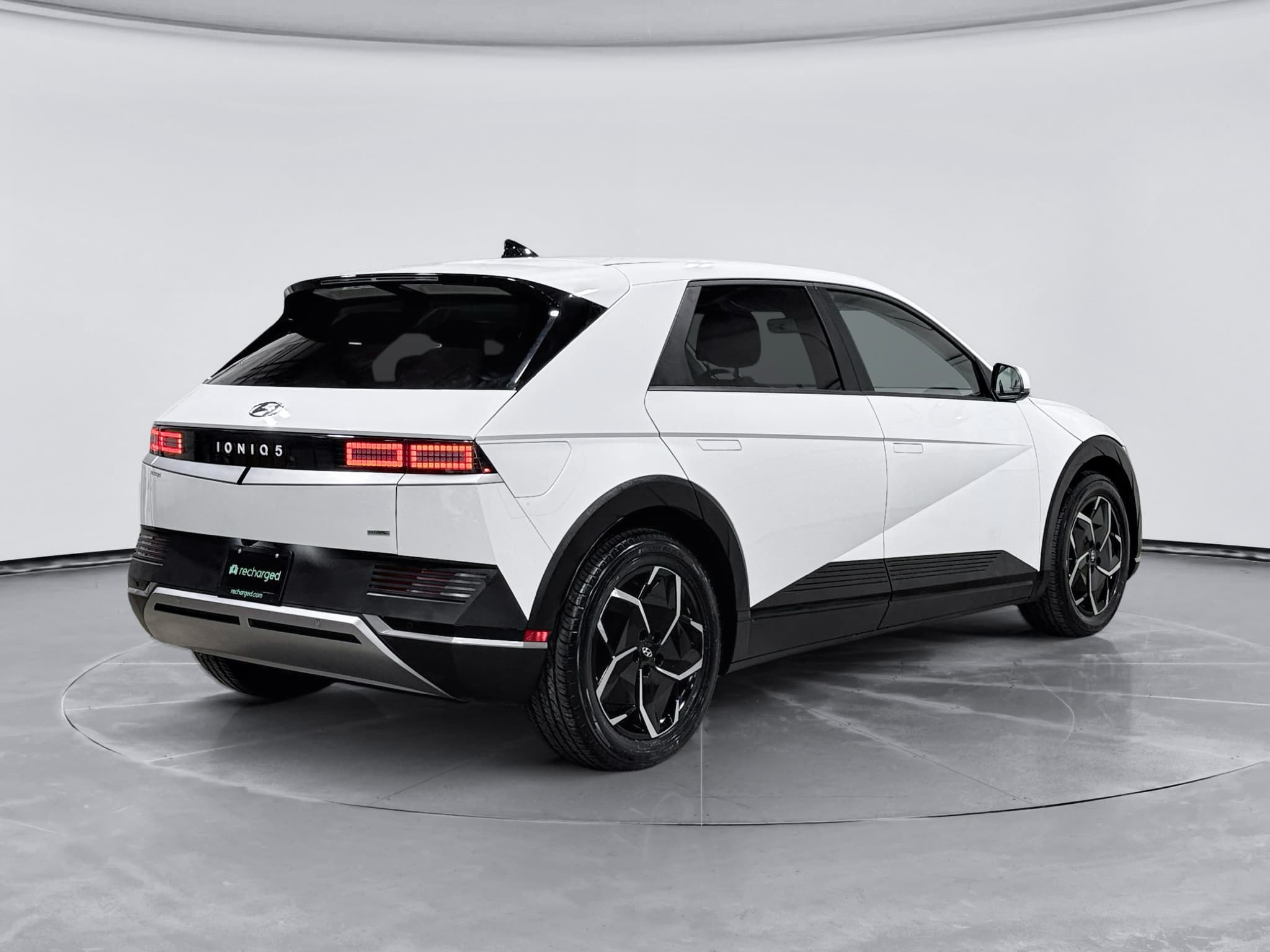 2024 Hyundai IONIQ 5 view 3