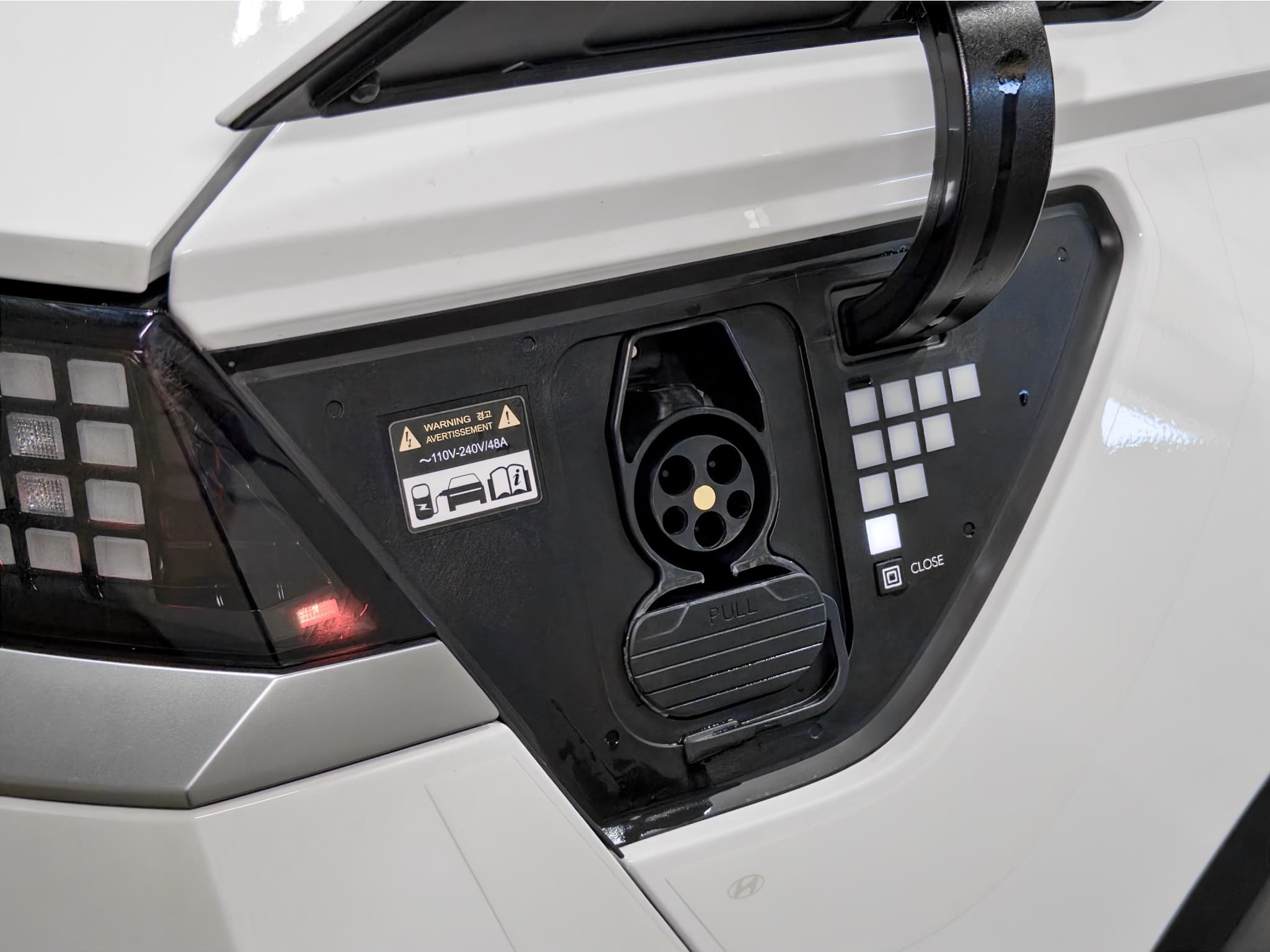 2024 Hyundai IONIQ 5 view 5