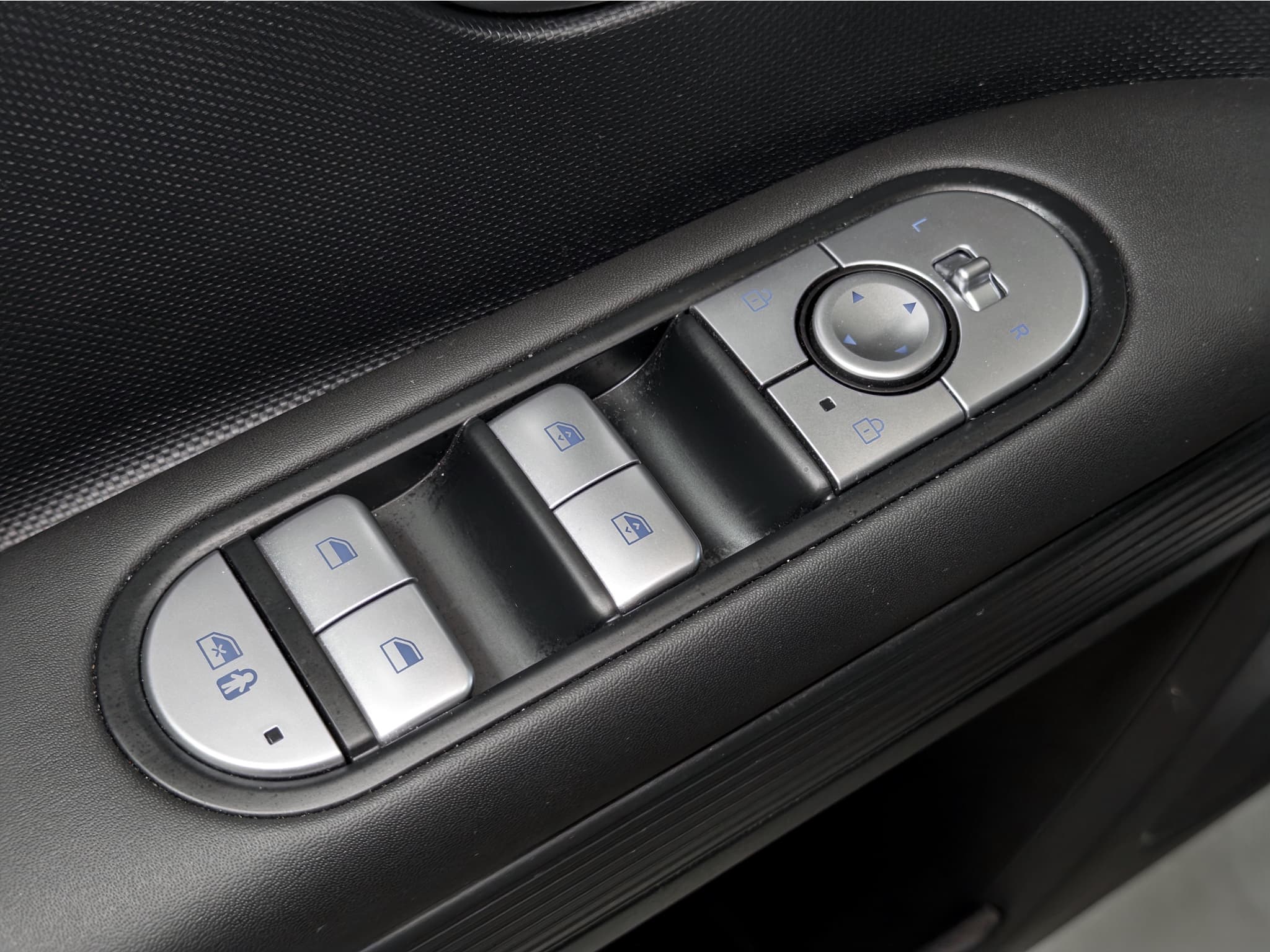 2024 Hyundai IONIQ 5 view 6