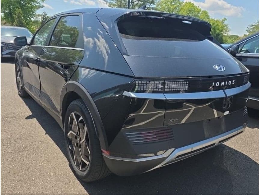 2024 Hyundai IONIQ 5 view 4