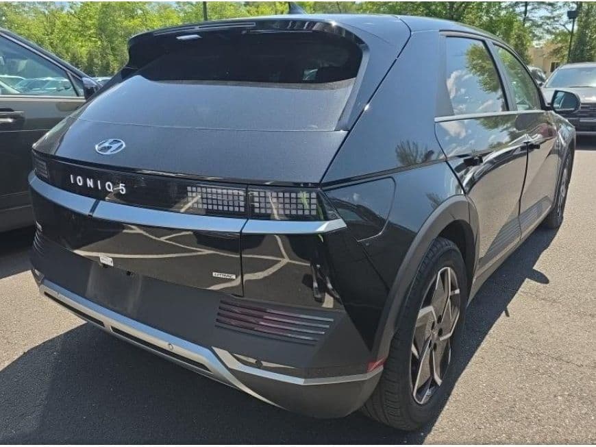 2024 Hyundai IONIQ 5 view 3