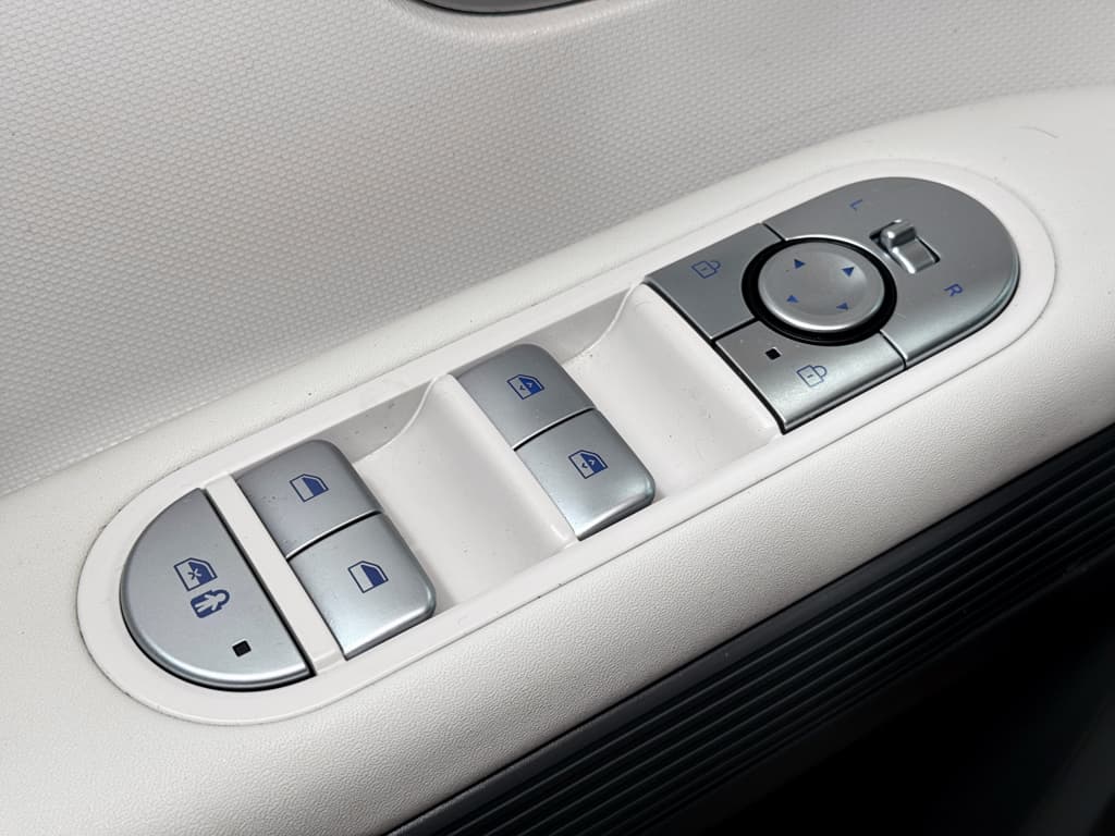 2024 Hyundai IONIQ 5 view 7