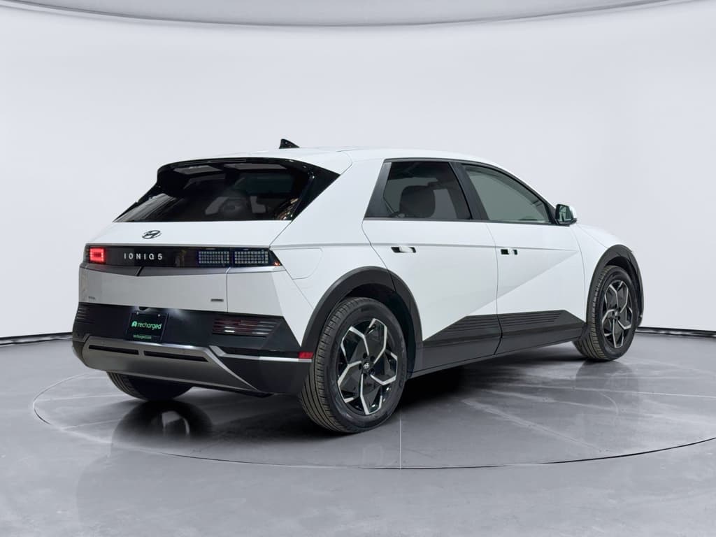 2024 Hyundai IONIQ 5 view 3