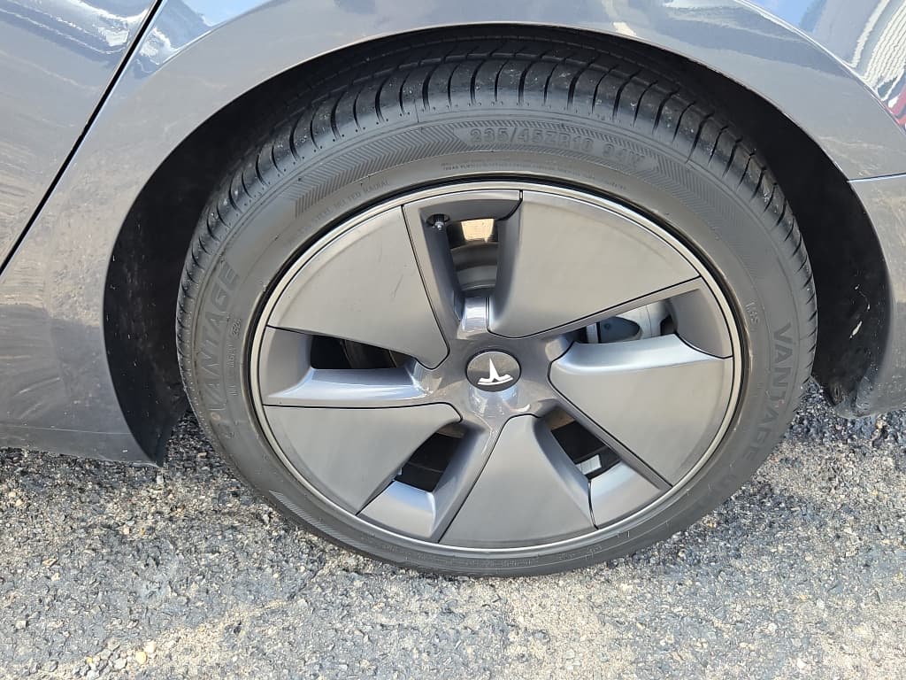 2022 Tesla Model 3 view 27