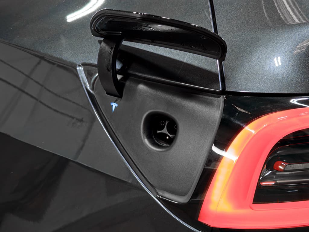 2024 Tesla Model Y view 5