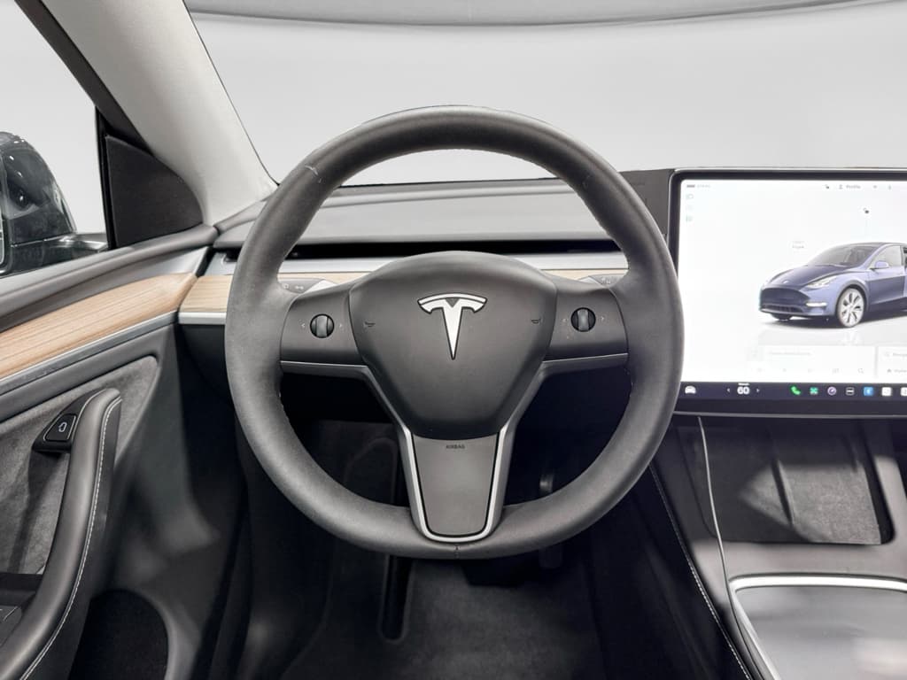 2024 Tesla Model Y view 7