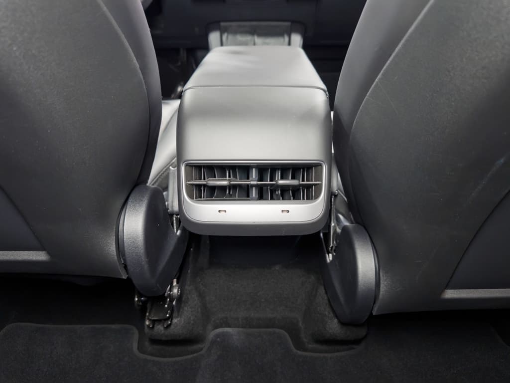 2025 Tesla Model Y view 19