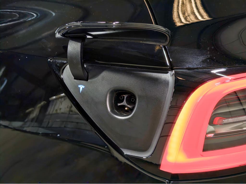 2025 Tesla Model Y view 5