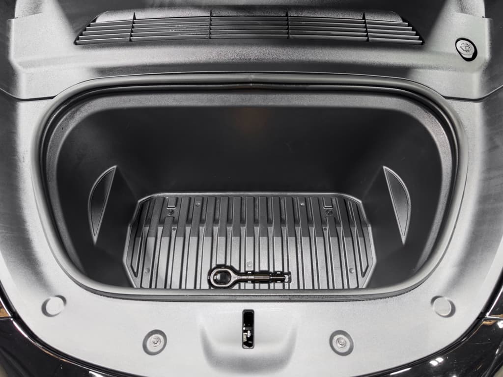 2025 Tesla Model Y view 24