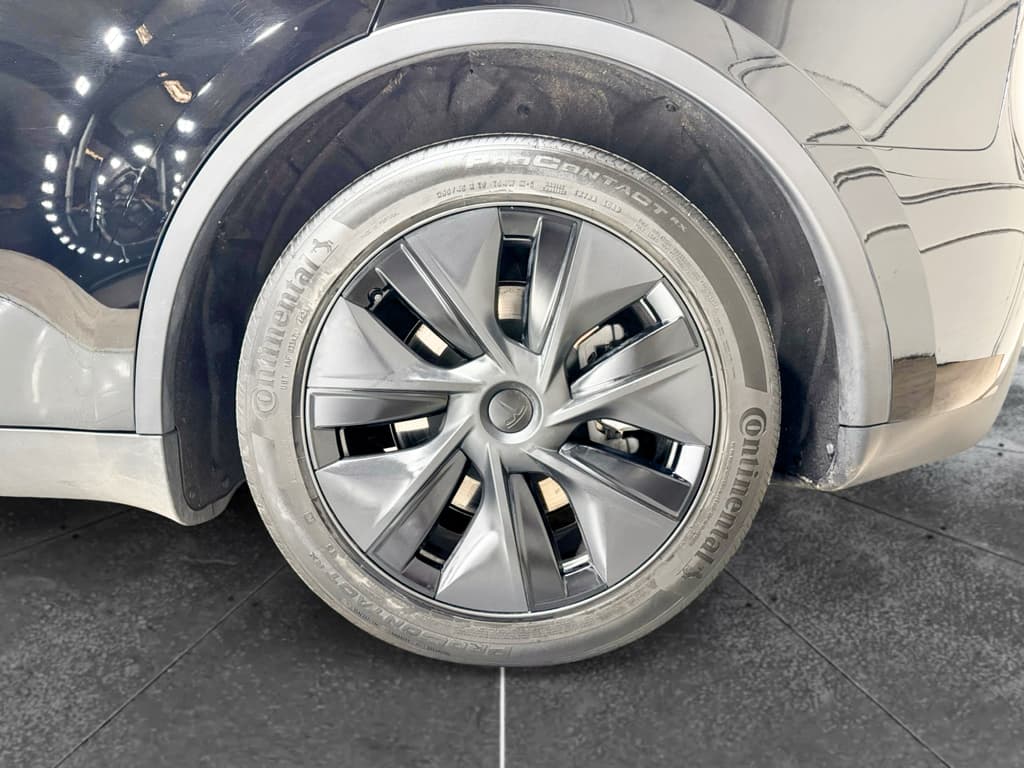 2025 Tesla Model Y view 31