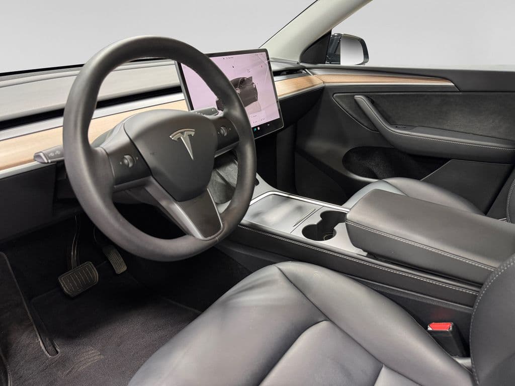 2025 Tesla Model Y view 11