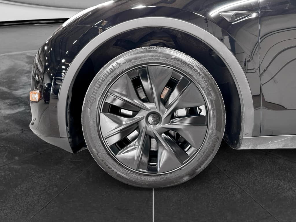 2025 Tesla Model Y view 29