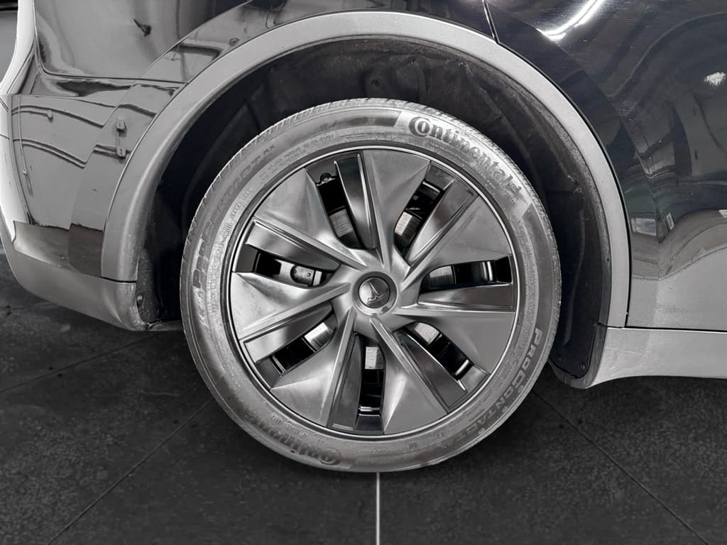 2025 Tesla Model Y view 35