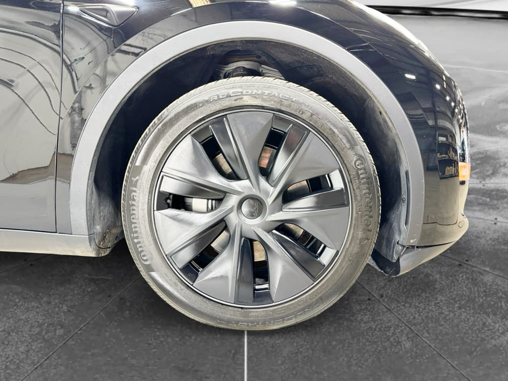 2025 Tesla Model Y view 33