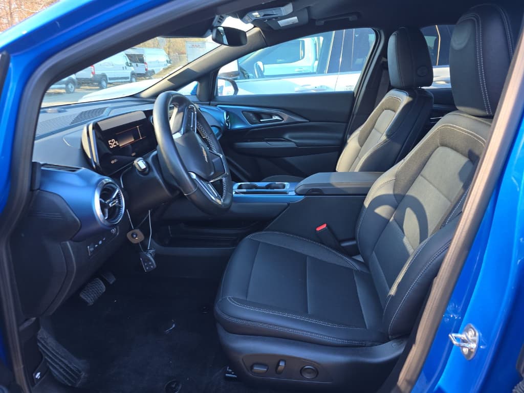 2024 Chevrolet Equinox EV view 5