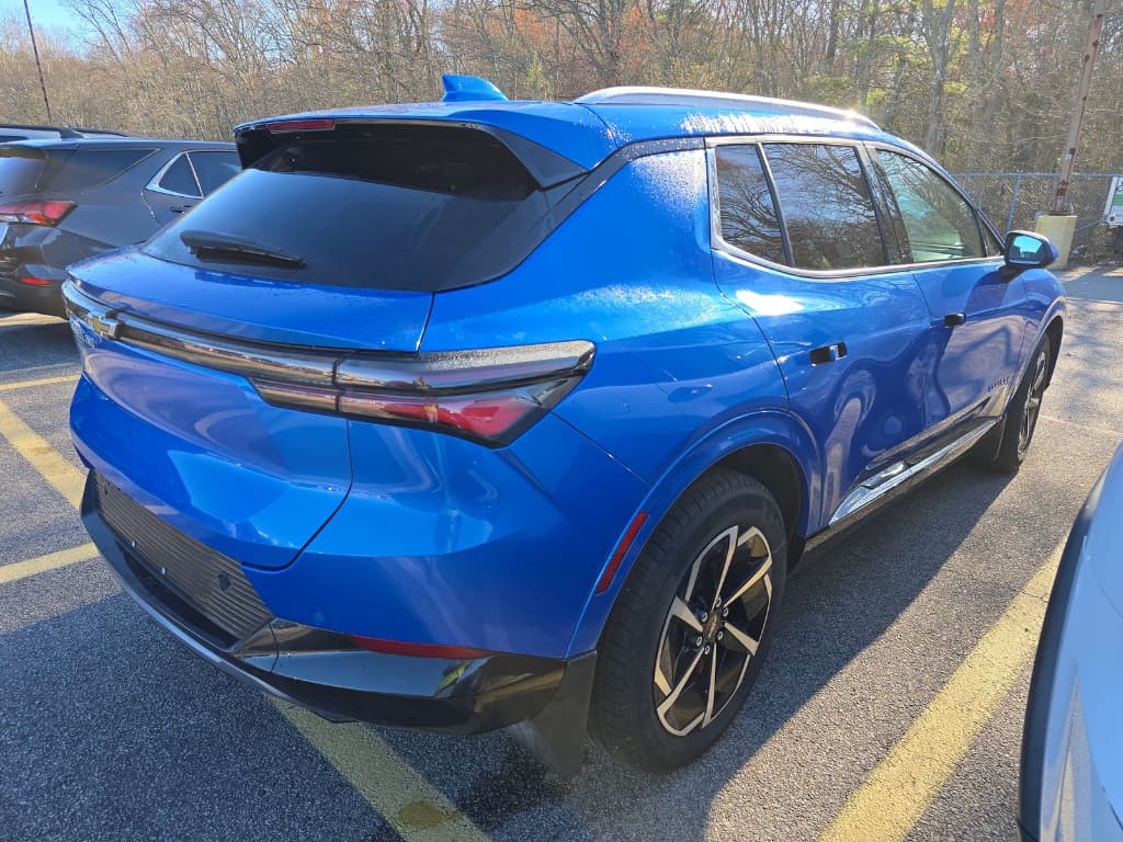 2024 Chevrolet Equinox EV view 3