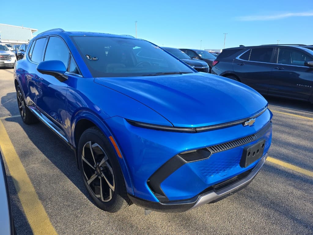 2024 Chevrolet Equinox EV view 2