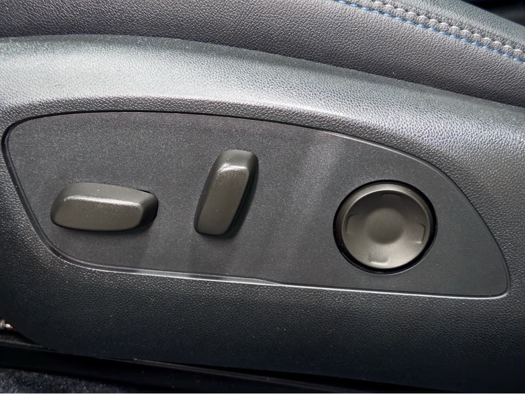 2024 Chevrolet Equinox EV view 7