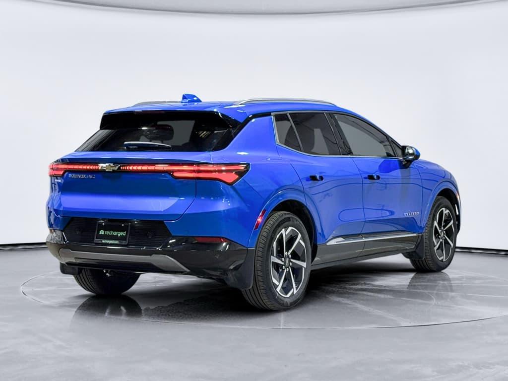 2024 Chevrolet Equinox EV view 3