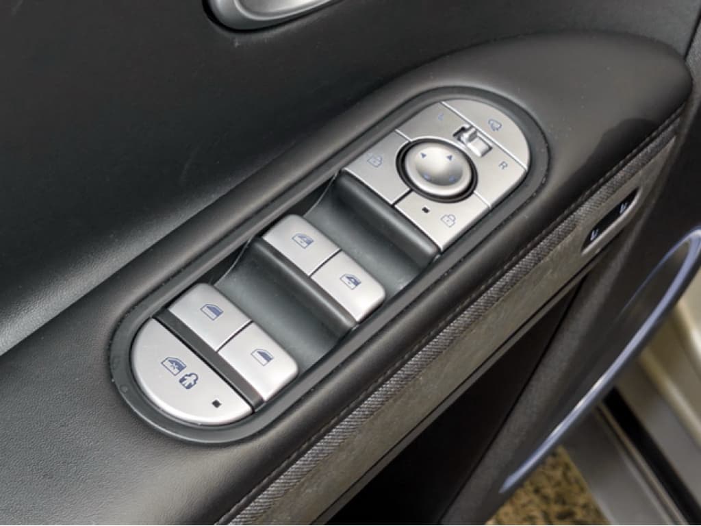 2024 Hyundai IONIQ 5 view 8