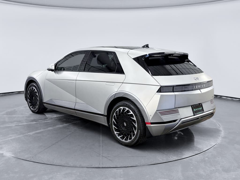 2024 Hyundai IONIQ 5 view 2