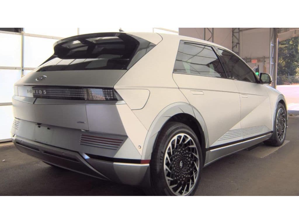 2024 Hyundai IONIQ 5 view 3