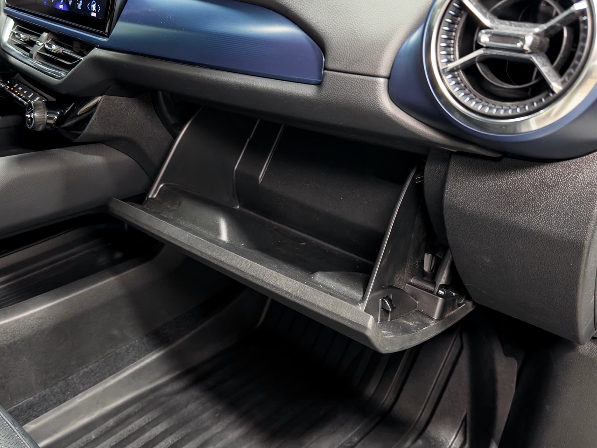 2024 Chevrolet Equinox EV view 20